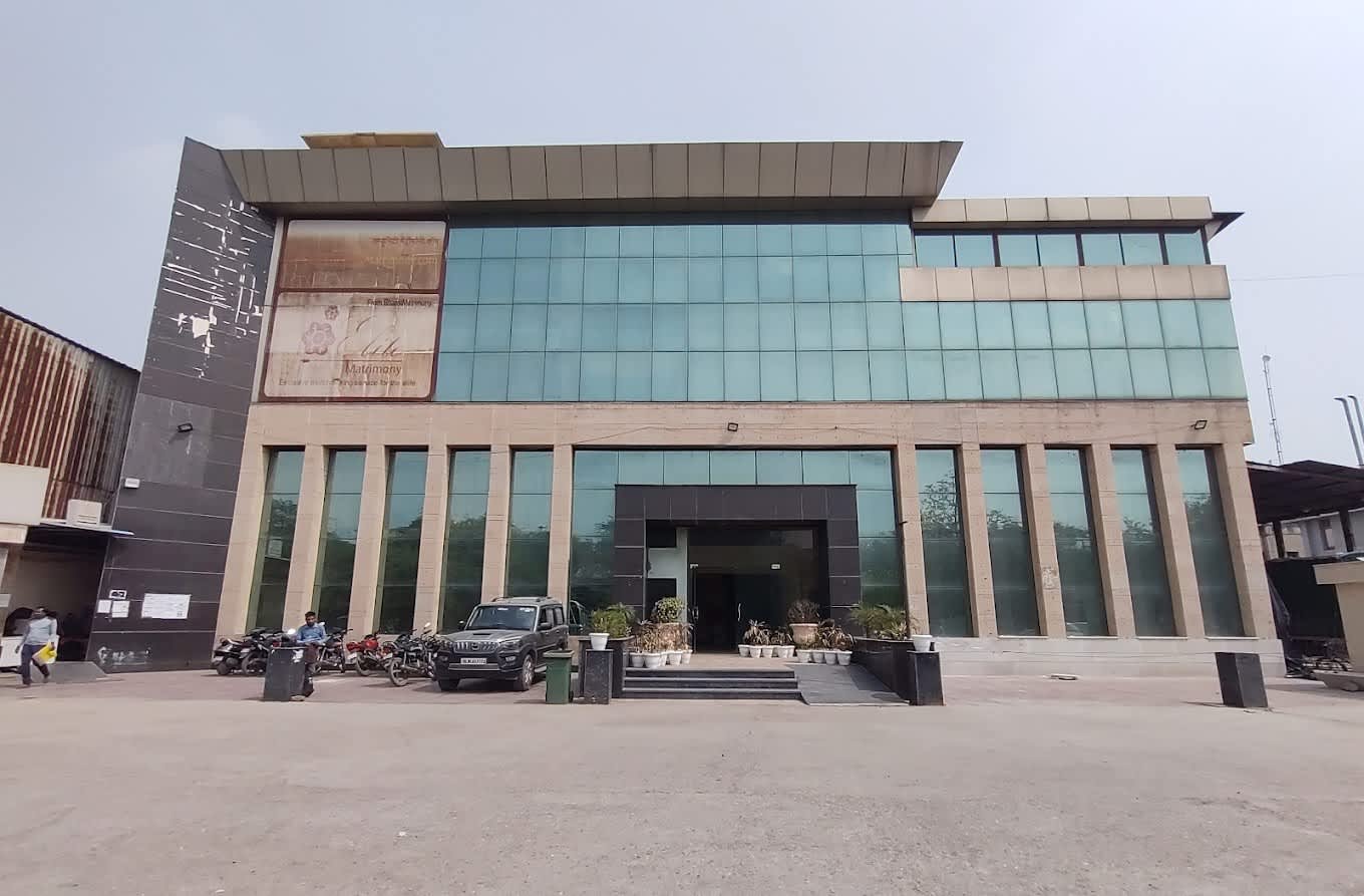 Large-format industrial-commercial estate — Mohan Cooperative, Delhi